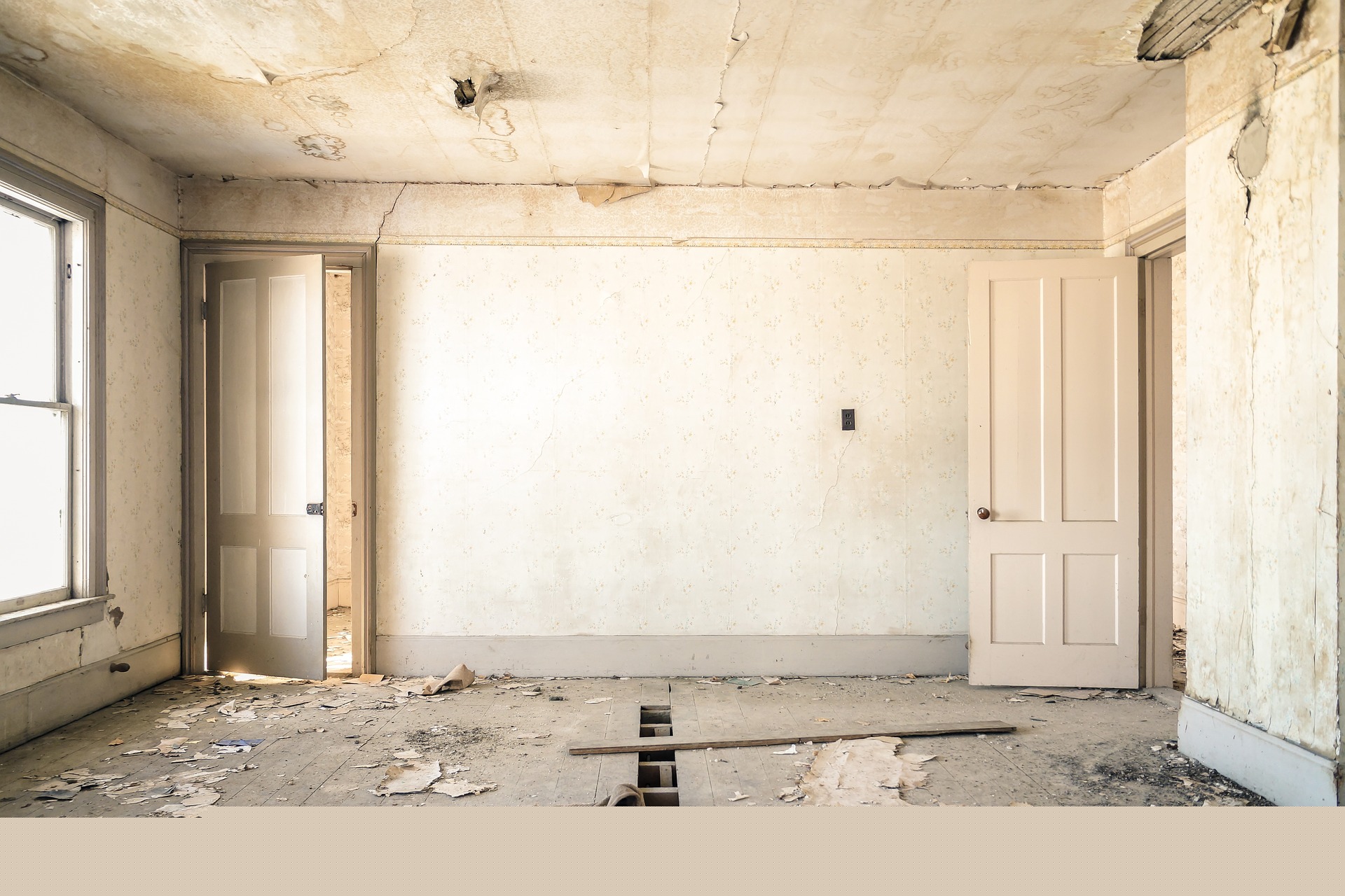 Renovieren Ein Zimmer welches renoviert werden muss.